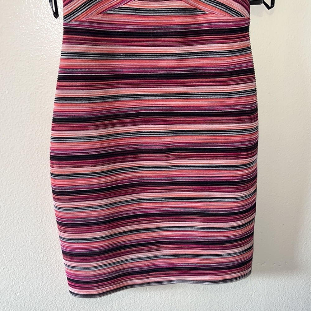 💕✨ GUESS BODYCON DRESS ✨💕 - Picture 3 of 5
